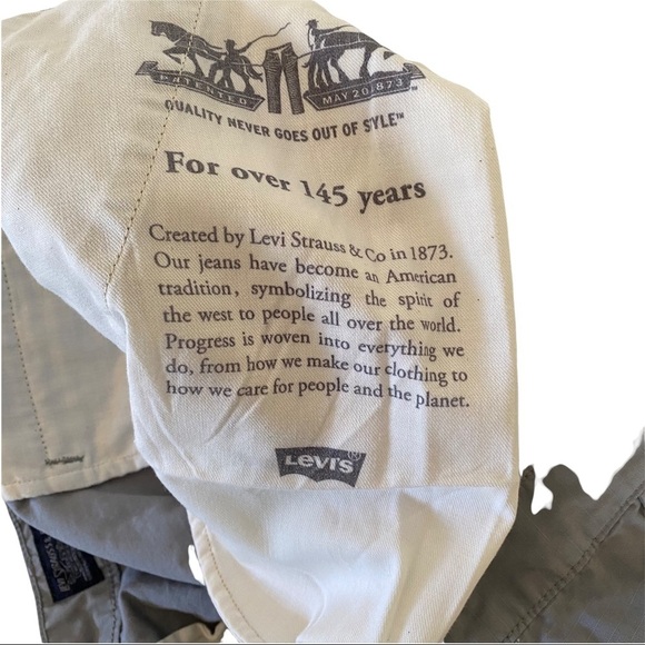 Levis Cargo Mens Grey 6-Pocketed Shorts Size 40 8”Inseam Bermuda Length EUC - Picture 7 of 8